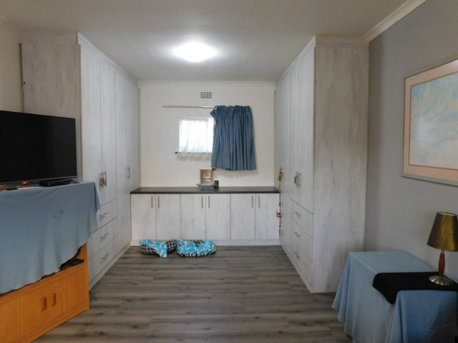 6 Bedroom Property for Sale in Dobson Western Cape